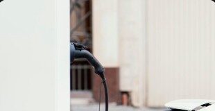 Зарядная станция для электромобилей: как выбрать и установить