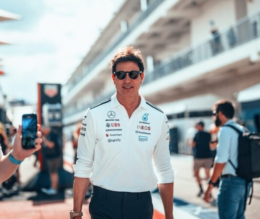 Sportico: Тото Вольф может заработать 2 миллиарда долларов за счёт продажи акций Mercedes-AMG