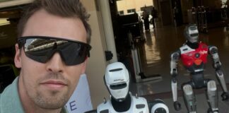 «Технологический прогресс неоспорим»: Квят — о поражении в гонке с беспилотником