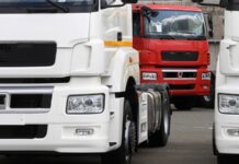 В РФ зафиксировали рост спроса на грузовики и легкие коммерческие авто