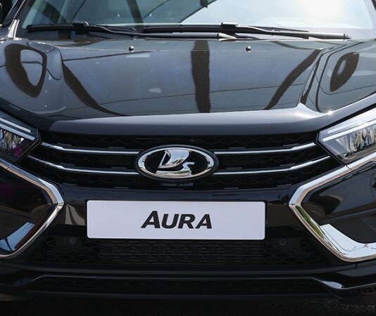 В России купили более 1 тыс. новых седанов Lada Aura в 2025 году