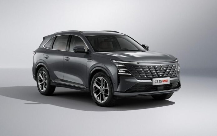 v-rossii-startujut-zakazy-na-krossover-changan-cs75-plus-novogo-pokolenija-7f51ec0