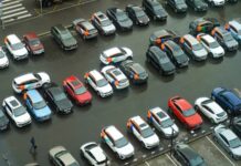 В ГД предложили запретить платные парковки у многоквартирных домов