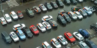 В ГД предложили запретить платные парковки у многоквартирных домов